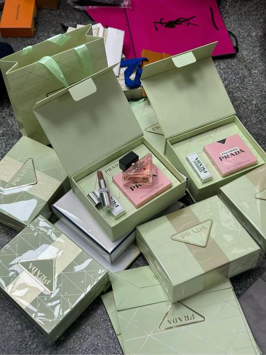 Набори косметики брендової