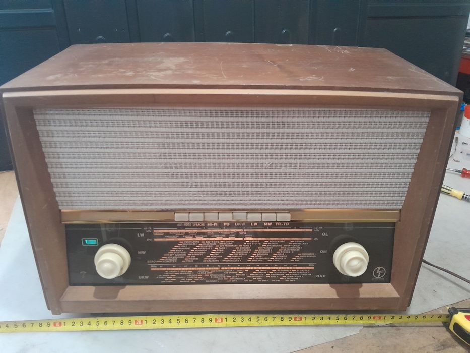 Rádio a válvulas Biennophone Celerina de 1960