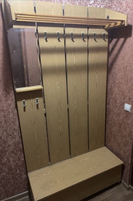 Прихожа, вішалка