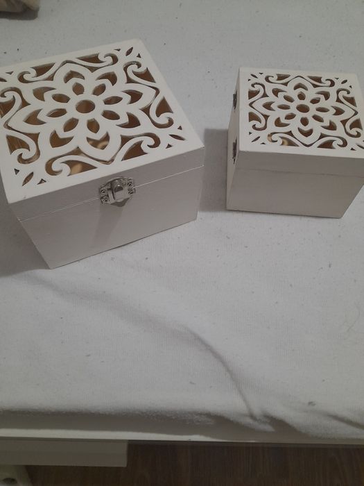 Caixas de madeira branco ideais para guardar pequenos acessórios usada em bom estado.