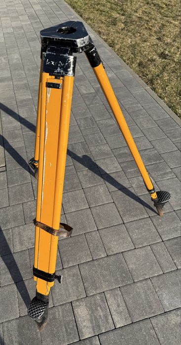 Używany statyw geodezyjny Retro żółty