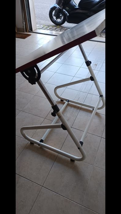 Estirador estrutura metálica
