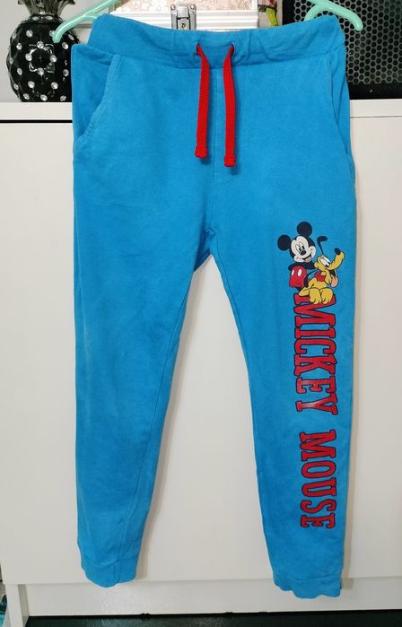 Spodnie dresowe 128 cm.