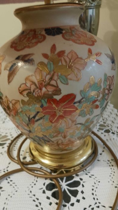 Lampa stołowa w stylu orientalnym - porcelana i mosiądz