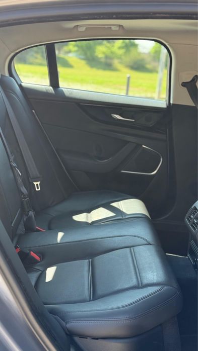 Jaguar XE 2.0 D R-Dynamic S