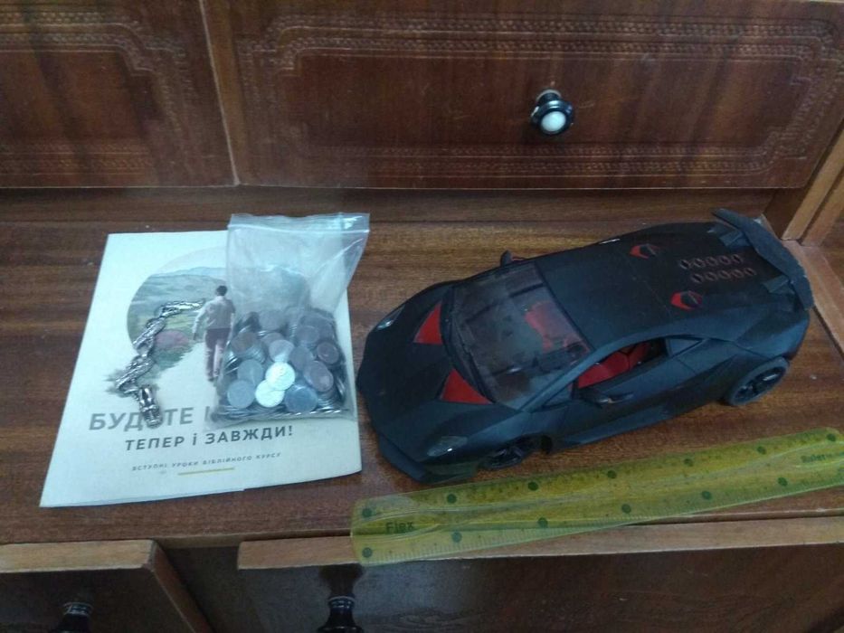 іграшка машинка та інші