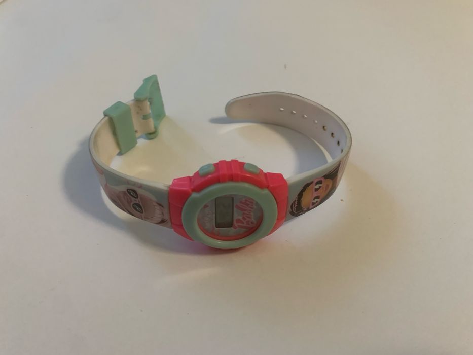 Цифровые наручные часы Барби