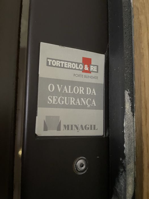 Porta Blindada com aro e chaves