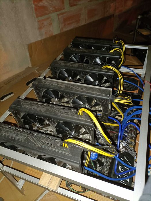 Computador com 6 placas gráficas de 8gb a minerar ETC.