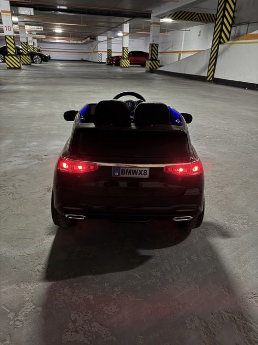 Продам дитячу машину електромобіль bmw повнопривідну  на рік дитині