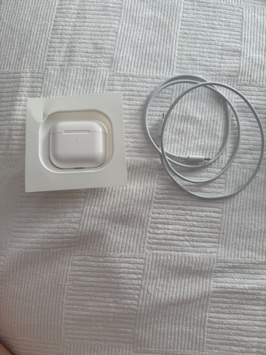 AirPods 3.