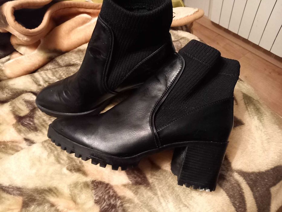 Zara Boots Size 39, Impeccable Condition64585090893058122