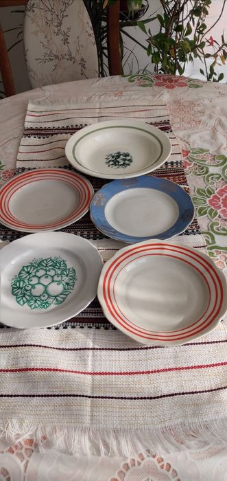 Посуд столовий тарілки