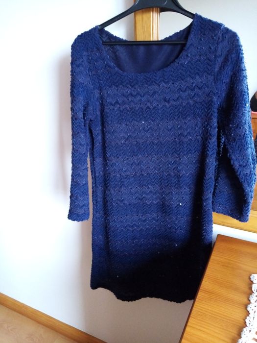 Vestido com lantejoulas tamanho pequeno semi novo