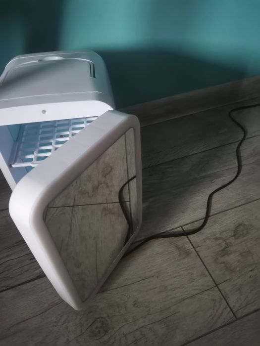 Lodówka mini do kosmetyków biała