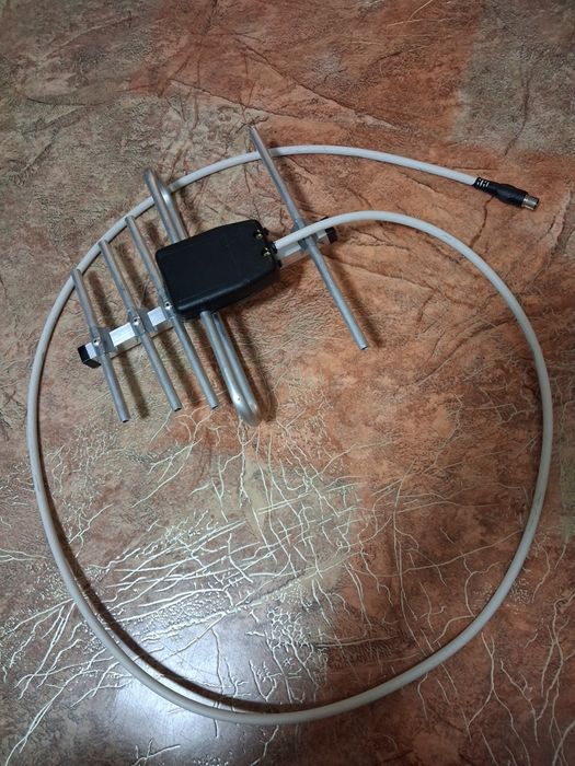 Продам антенну для ТВ. Почти не использовалась