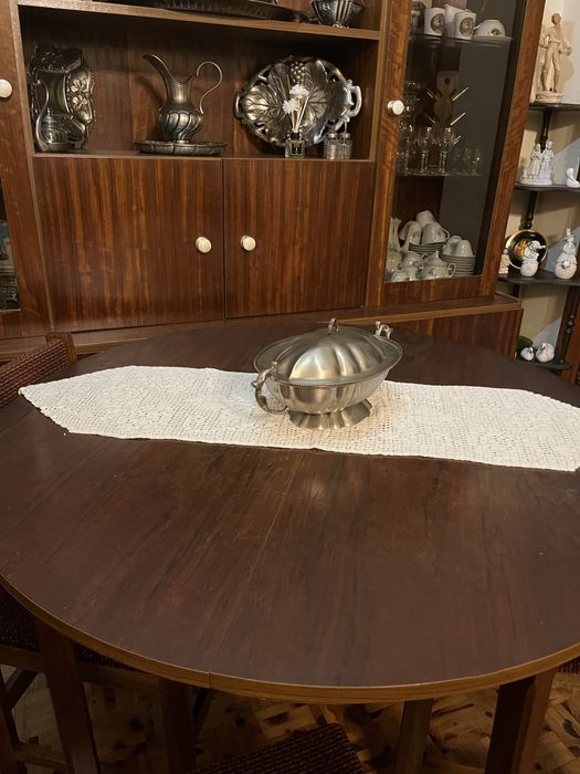 Mesa de jantar com cadeiras