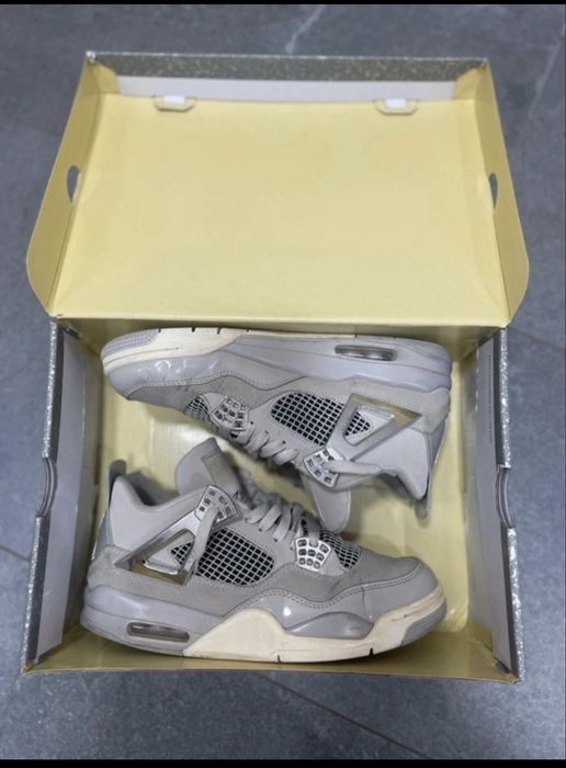 Jordan 4 retro Frozen Moments