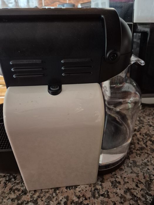 Máquina de café NESPRESSO