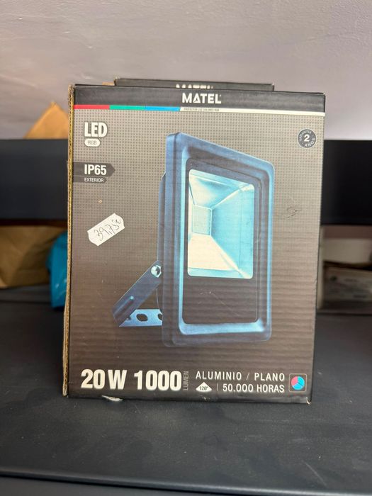 Projetor LED RGB Matel 20 W para exterior – IP65