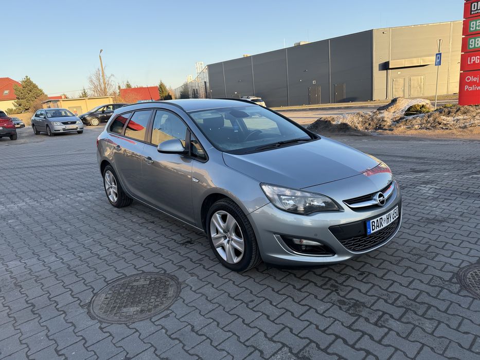 Opel Astra J Kombi  LIFT ! 1.4 Turbo Klima Alu PDC LED ! Serwis!