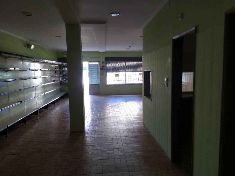 Loja para Arrendamento em Fernão Ferro