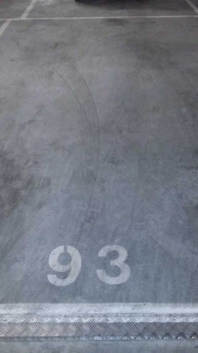 Entrada imediata estacionamento 15 m2 Condominio Lago –Lumiar - Lisboa