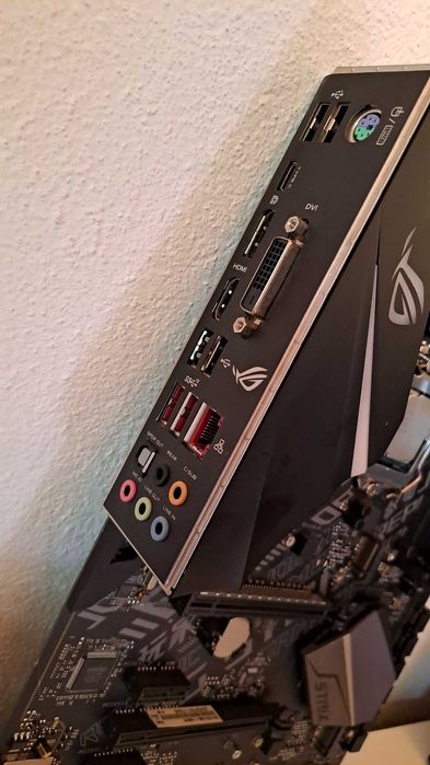 Bundle Intel Core i7-8700 / Board Asus Strix B360-F Gaming / 16GB DDR4 Geil Super Luce