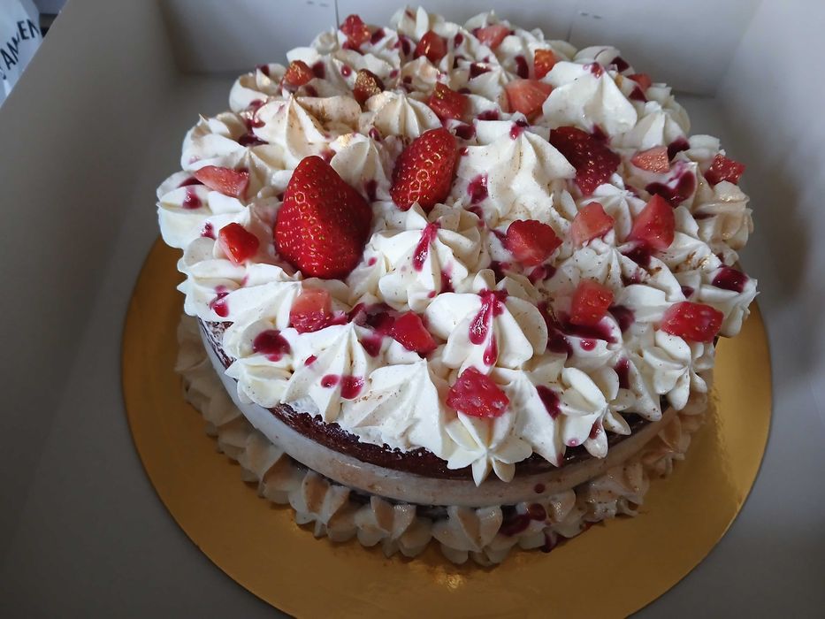 Bolos e outros doces (sobremesas) caseiros muito bons e a bom preço