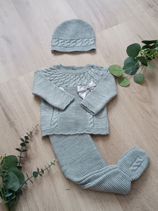 Conjunto camisola, calça e gorro