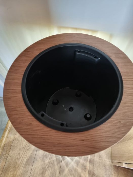 Donice z oświetleniem.