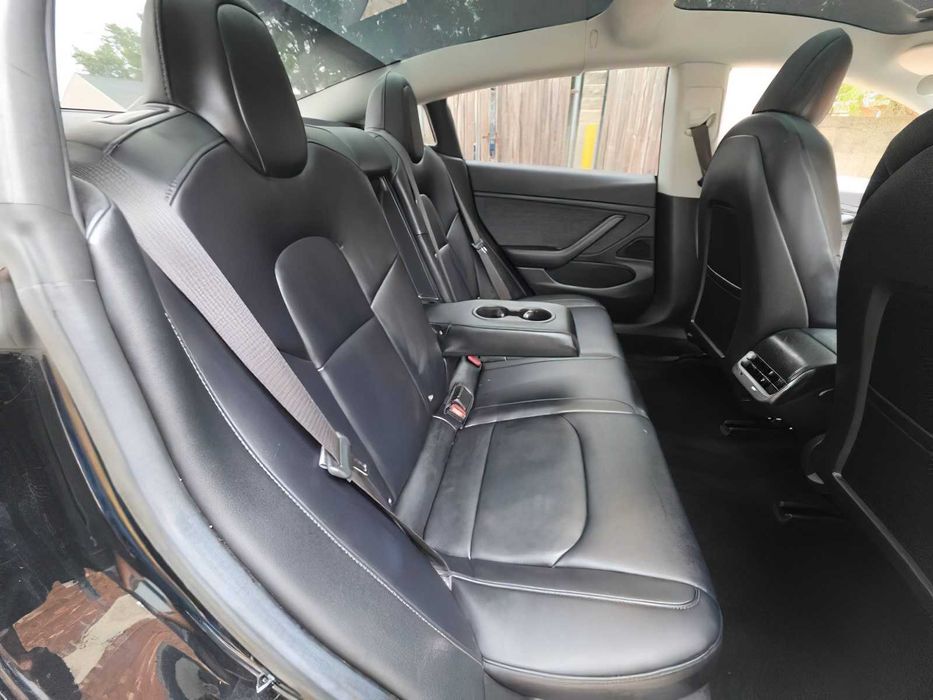 Tesla Model 3      2018