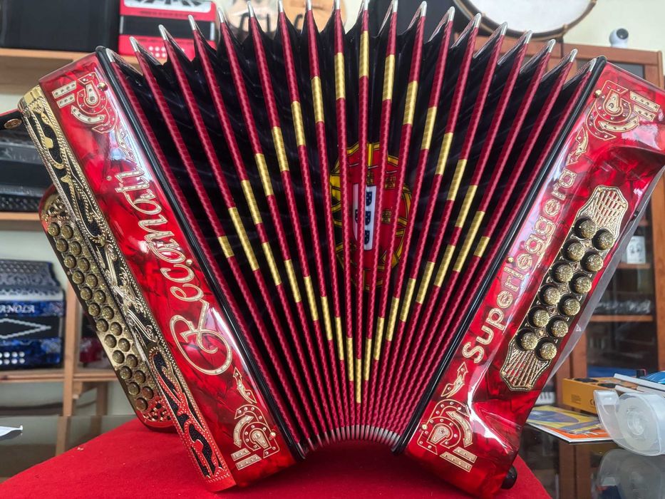 Concertina Superleggera dourada