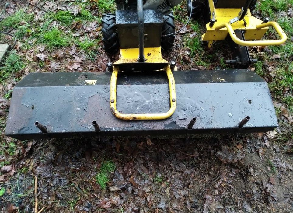 Zestaw zamiatarek marki Texas z silnikiem Briggs&Stratton