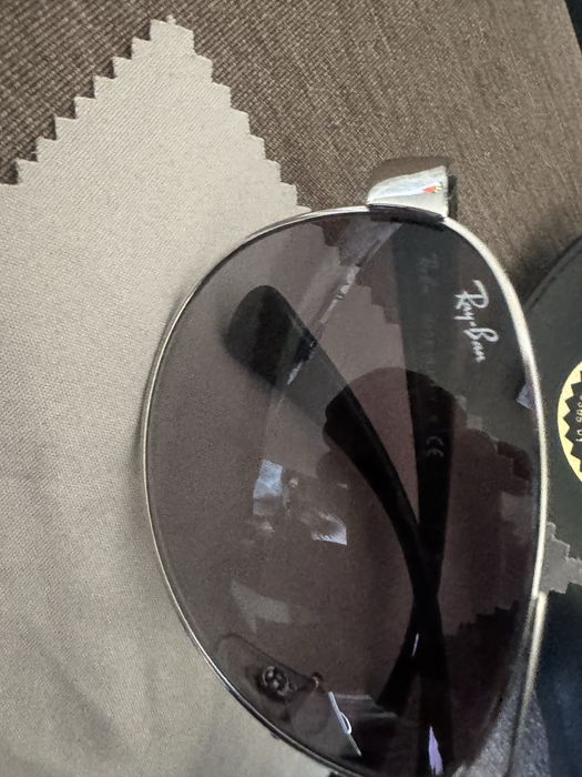 Ray . Ban Vendo oculos novos so usei uma vez de achei que a mim nao me ficavam muito bem e comprei uns Carrera ficavam me melhor. Vendo para despachar