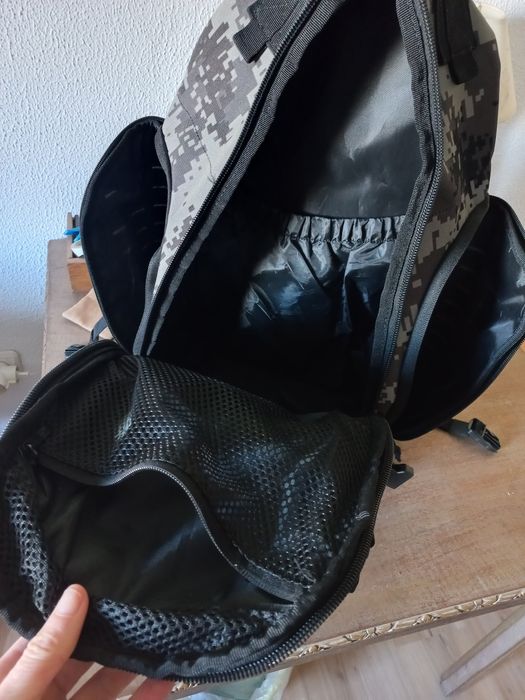 Mochila bastante resistente e espaçosa