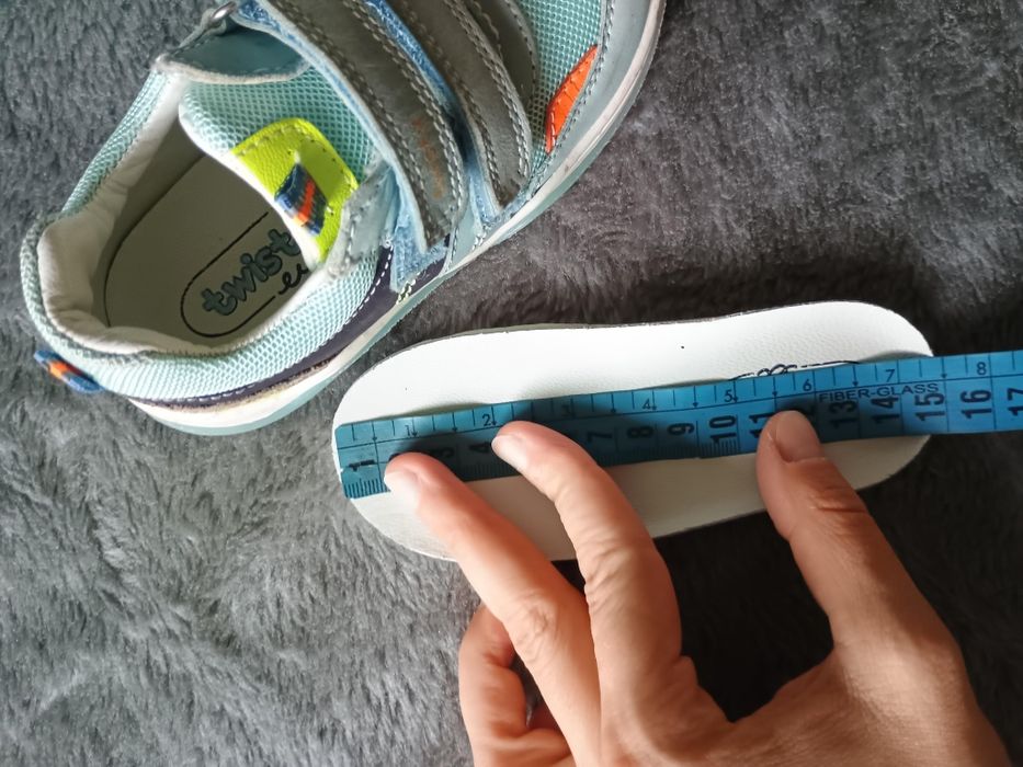 Sneakersy na rzepy dla dziecka