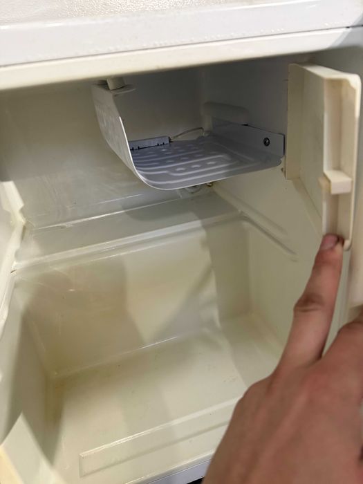 Lodówka DOMO DO906K/N — mini lodówka 52×43×50 cm, sprawna