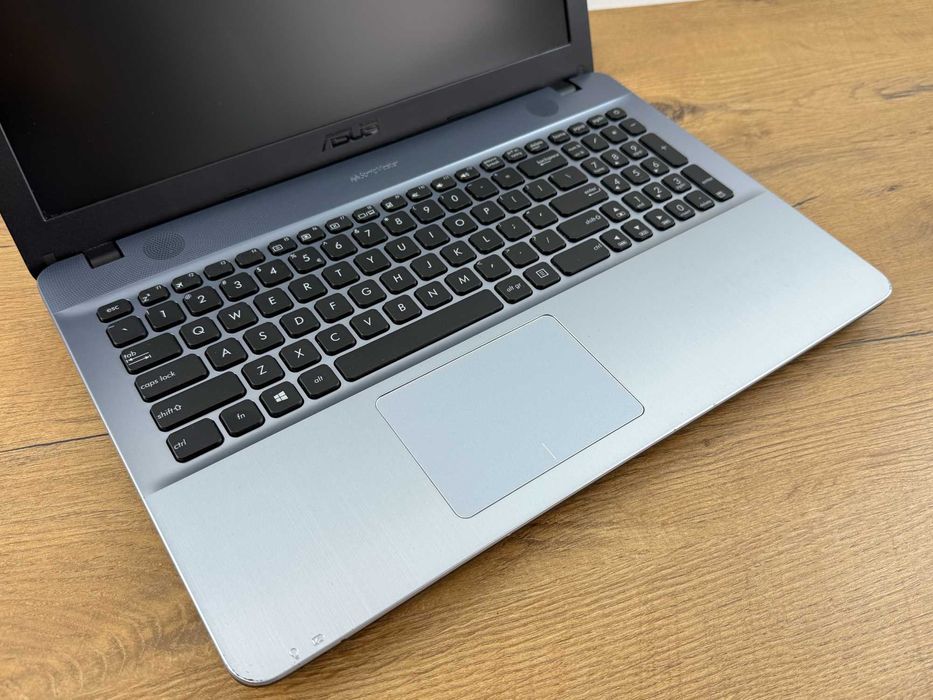 1340. Laptop ASUS 15 cali. Dysk SSD, INTEL 4 RDZENIE 2.40GHz, Win. 10