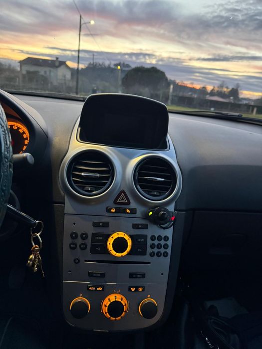 Carro opel corsa preto modelo 2009, gasóleo.