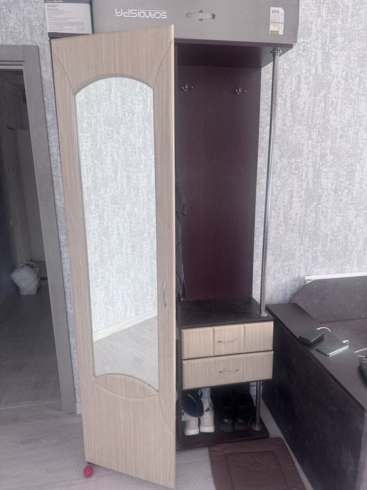 Продам гарну шафу у коридор