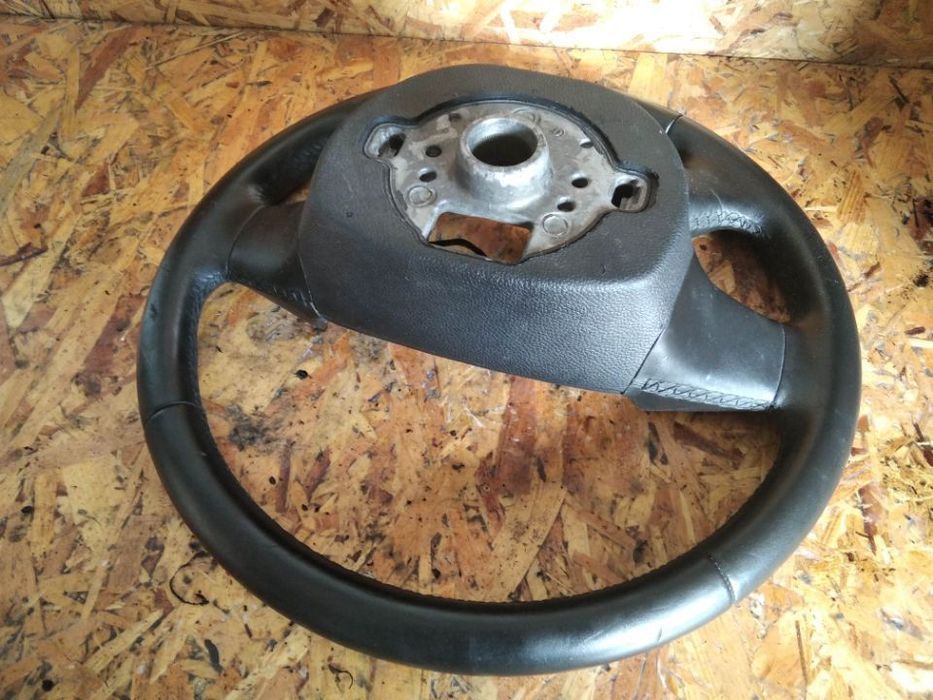 VOLANTE EM PELE SKODA OCTAVIA II COM BOTÕES