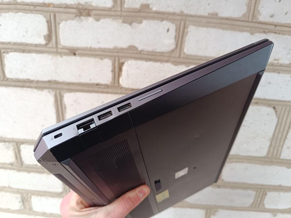 6 ядер Ігровий ноутбук HP Zbook 15 (i7 8850H/16/512/Р1000)