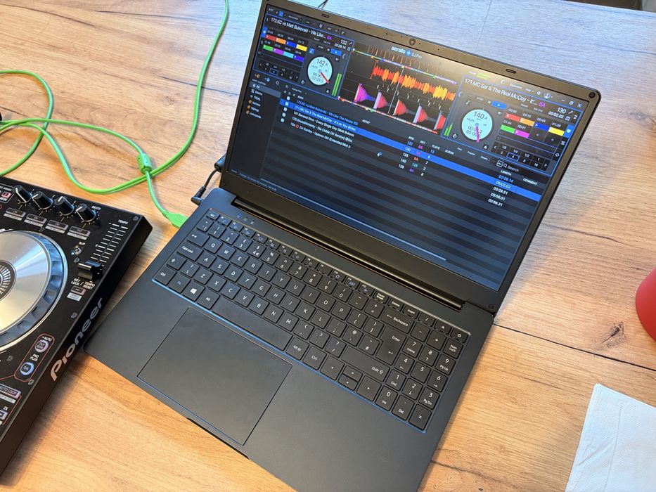 Konsola DJ Pioneer DDJ-SR + Laptop Toshiba