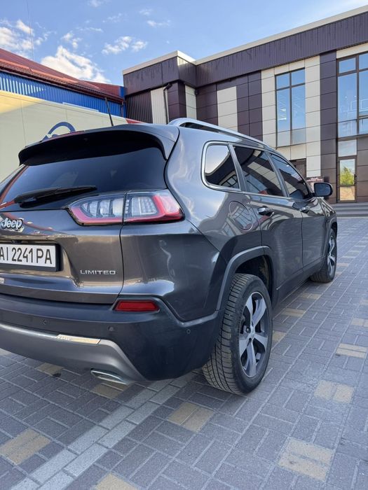 Продам Jeep Cherokee 3.2 бензин 2018р.