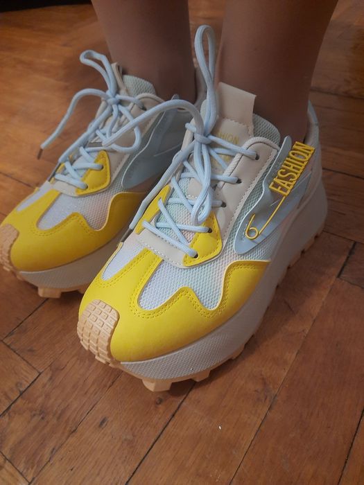 Кроссівки яскраві