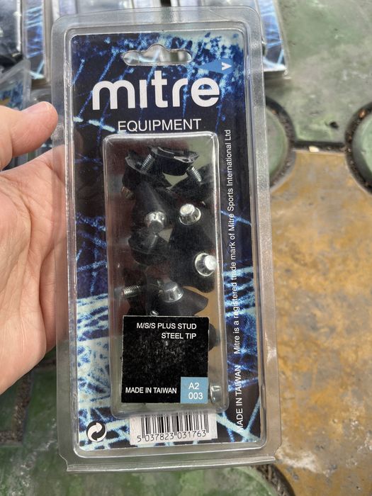Metalowe wkrety do butow pilkarskich Mitre