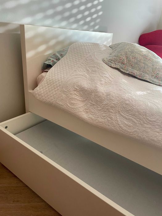 Cama individual com gaveta e 2 colchões incluídos