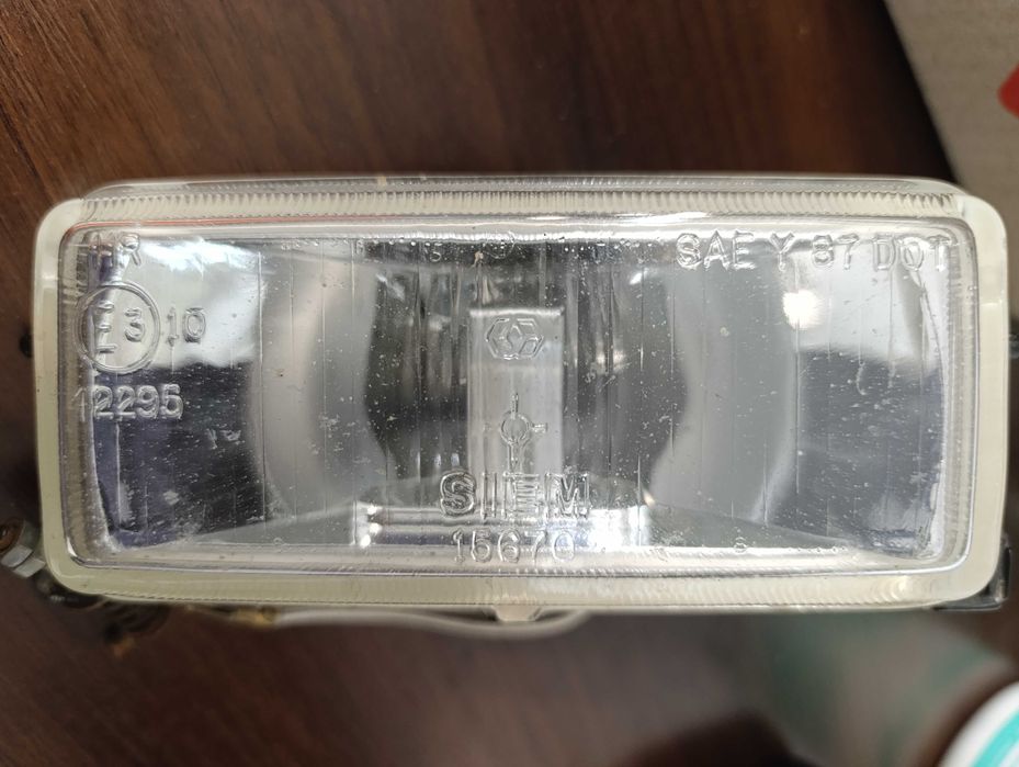 Продам фару противотуманную на Пежо 405