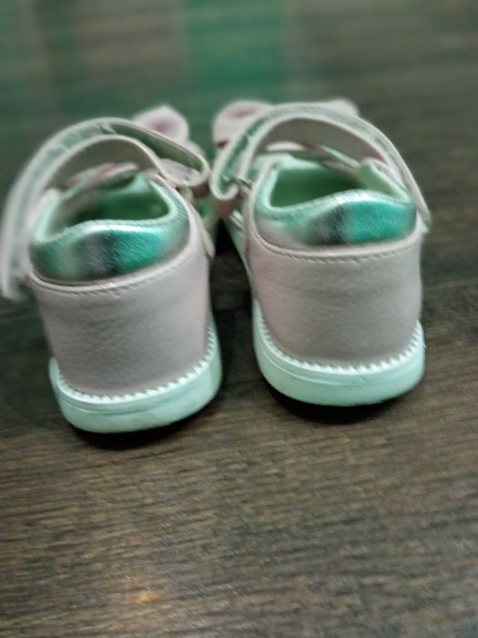 продам босоножки детские на 2 года, р22, 90 грн